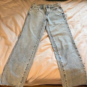 Pacsun Stretch 90’s Straight Jeans- Color: light blue
Size: 25